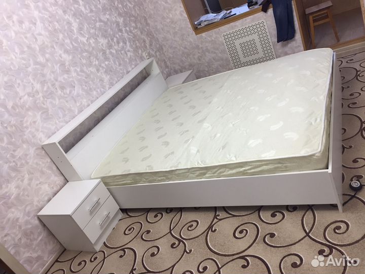 Кровать с матрасом