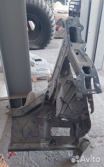 Лонжерон в сборе (передняя часть) Mercedes-Benz 63