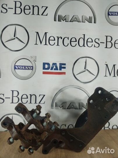 Кронштейн подвесного подшипника передний правый