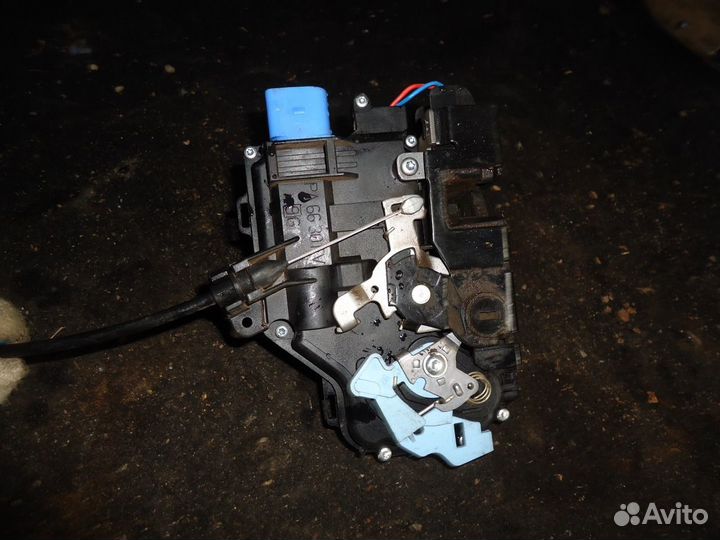 Замок двери задней левой Skoda Octavia A5