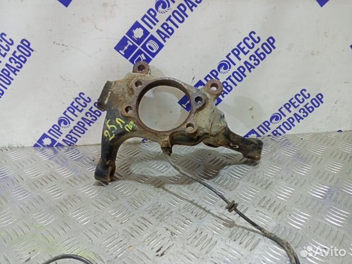 Поворотный кулак передний левый Infiniti Fx35