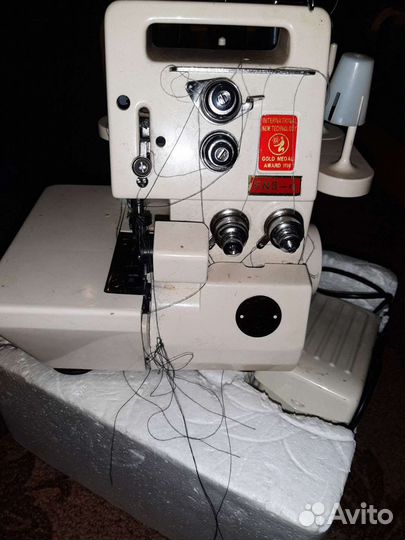 Швейная машинка оверлок