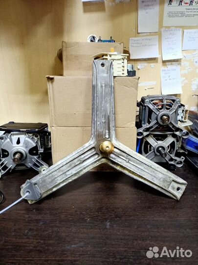 Крестовина стиральной Ariston Indesit C00081714