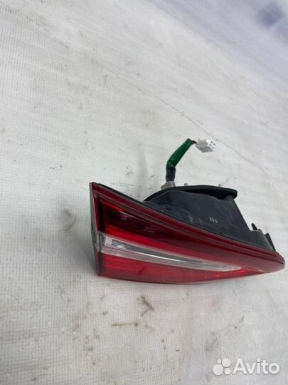Фонарь внутренний задний левый Toyota Camry