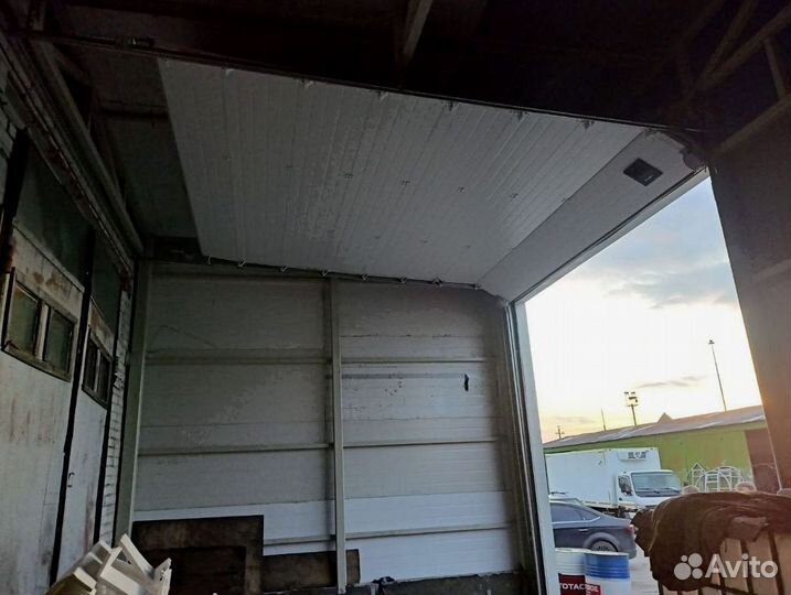 Секционные ворота