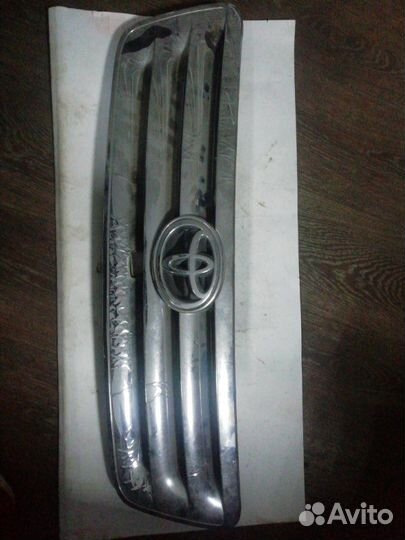 Решетка радиатора передняя Toyota Ipsum ACM26W