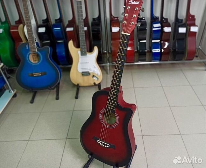 Акустическая гитара Belucci красная