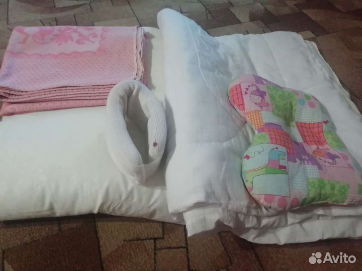 Подушка ортопедическая, 2 одеало тёплых, воротник