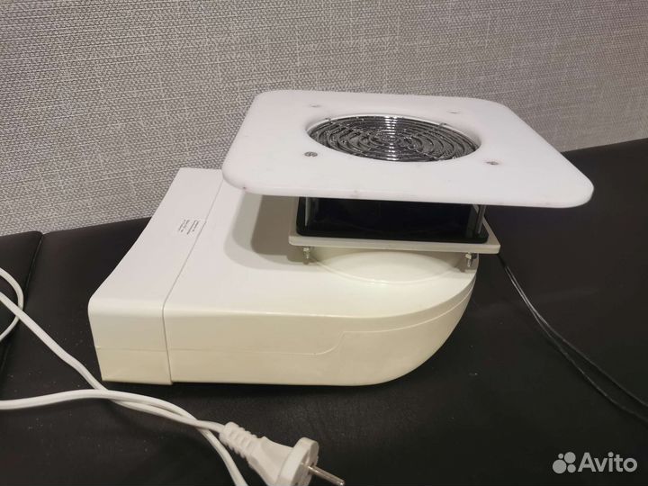 Встроенная вытяжка для маникюра