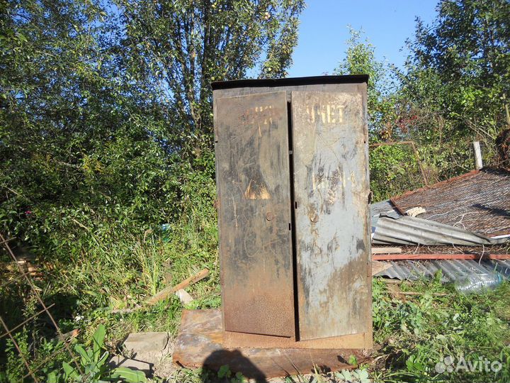 Шкаф металлический двухстворчатый железный СССР