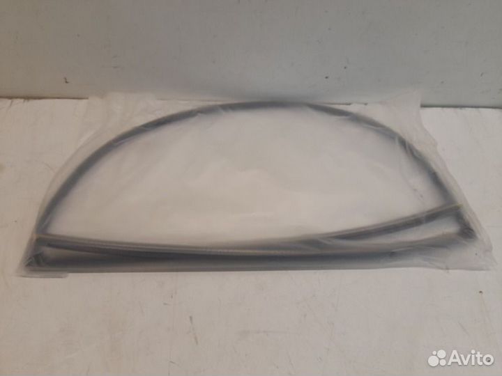 Молдинг лобового стекла передний Toyota Rav4 40