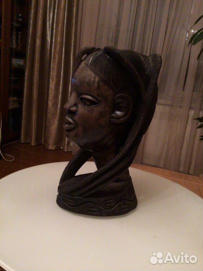 Бюст девушки изАфрики эбоне