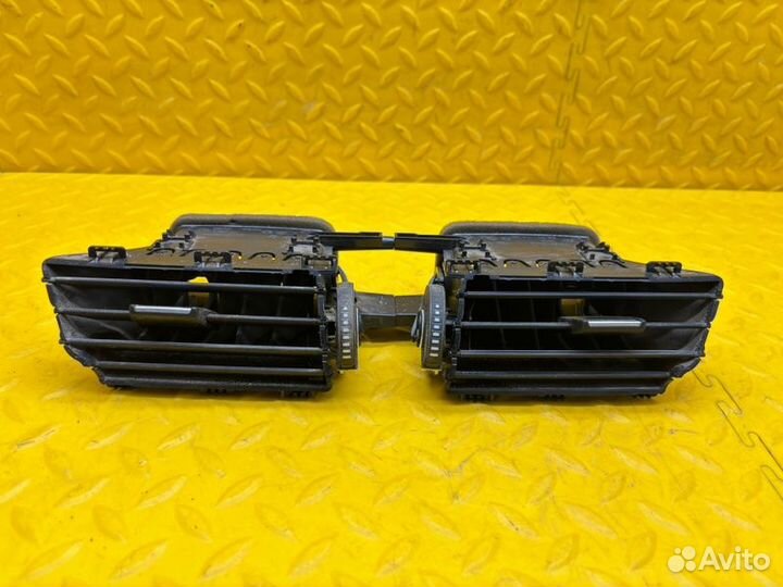 Дефлектор воздушный Bmw X1 F48N B48A20A 2019