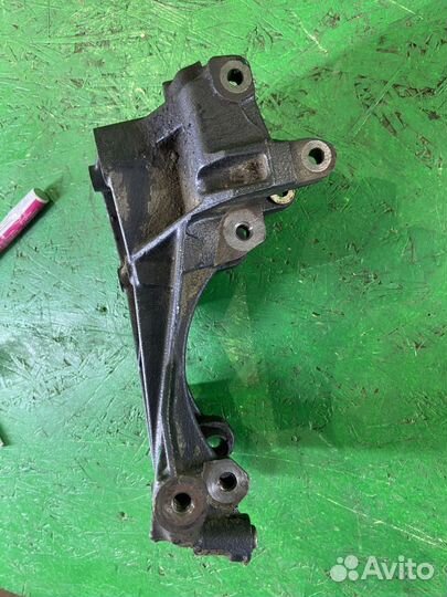 Кронштейн двигателя peugeot 607