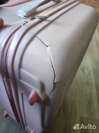 Чемодан на колесах пластиковый бу