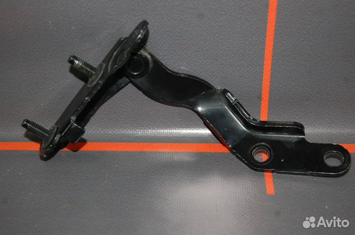 Петля двери багажника правая - Nissan X-Trail T32