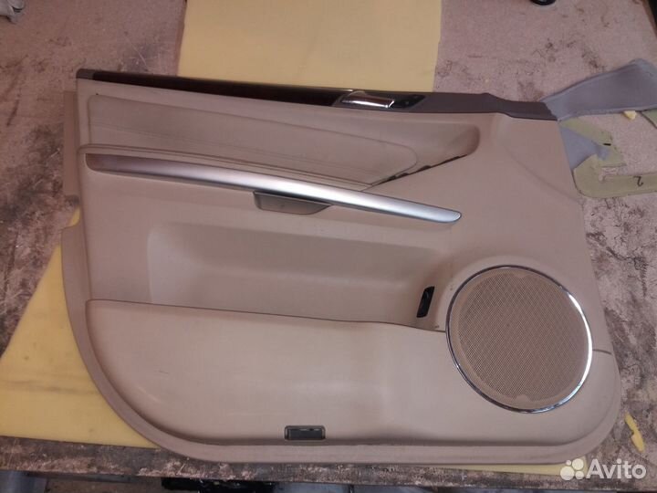 Обшивка двери передней левой 2006-2012 Mercedes GL