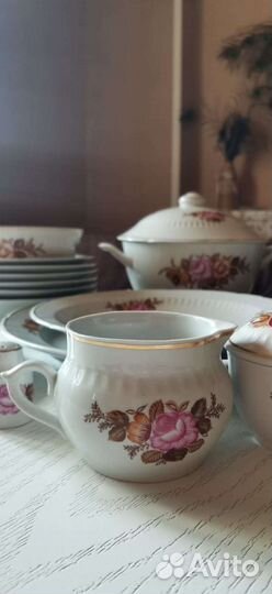 Фарфоровый столовый сервиз