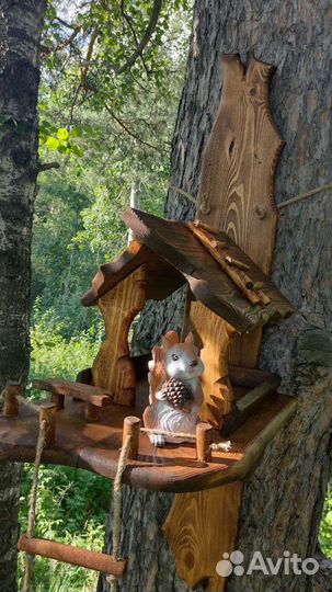Кормушка для белок и птиц