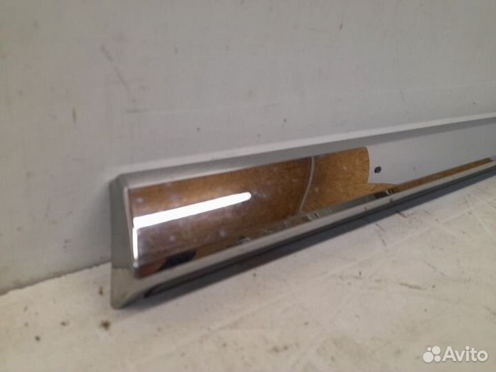 Молдинг двери передний правый Toyota Land Cruiser