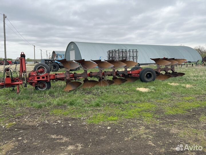 Плуг оборотный 8 корпусов