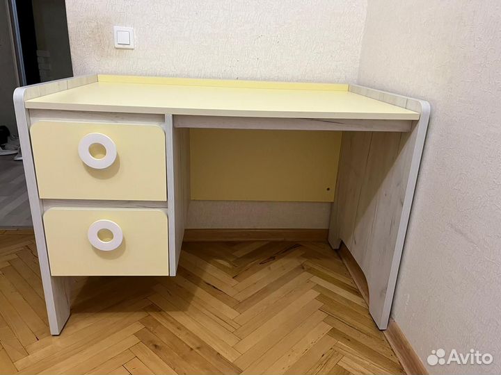 Письменный стол