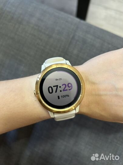 Часы Garmin vivoactive 3 Music белые