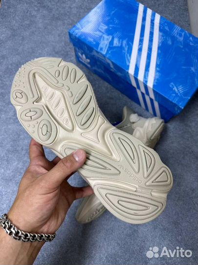 Кроссовки великаны Adidas ozweego