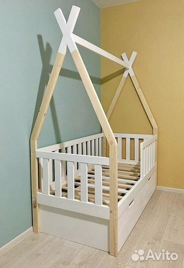 Детская кровать домик