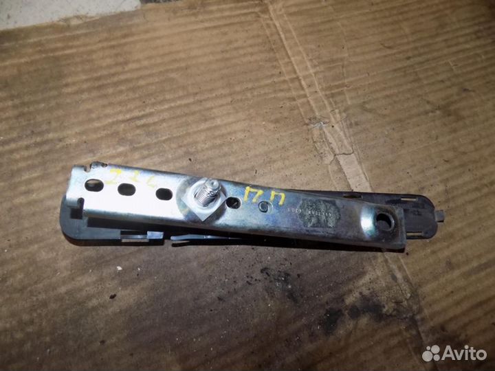 Механизм регулировки ремня безопасности Logan 2005