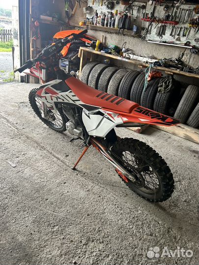 Кроссовый kews