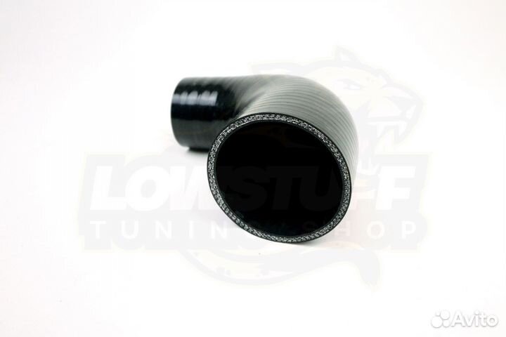 Патрубок силиконовый 90 град 63 мм в 57 мм длина 100 мм стенка 5мм черный