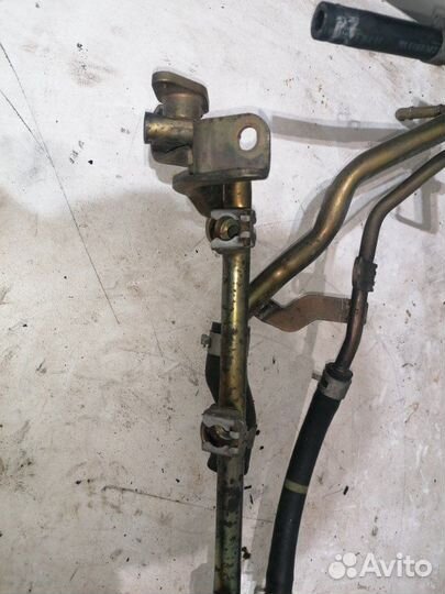 Рейка топливная Nissan Primera FHP11 SR20DE 11