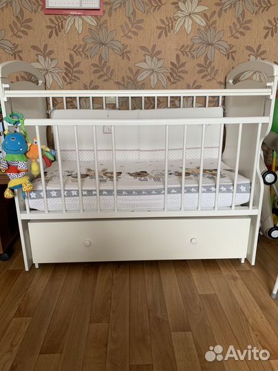 Детская кроватка с маятником и ящиком(+мобиль)