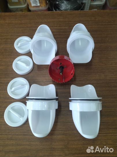 Кормушка для кур врезная