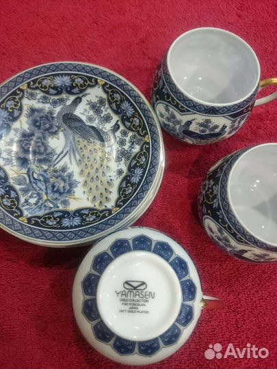 Кофейные чашки с блюдцами