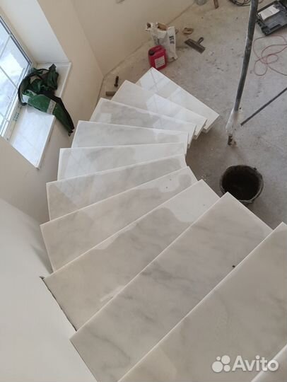Лестница из мрамора