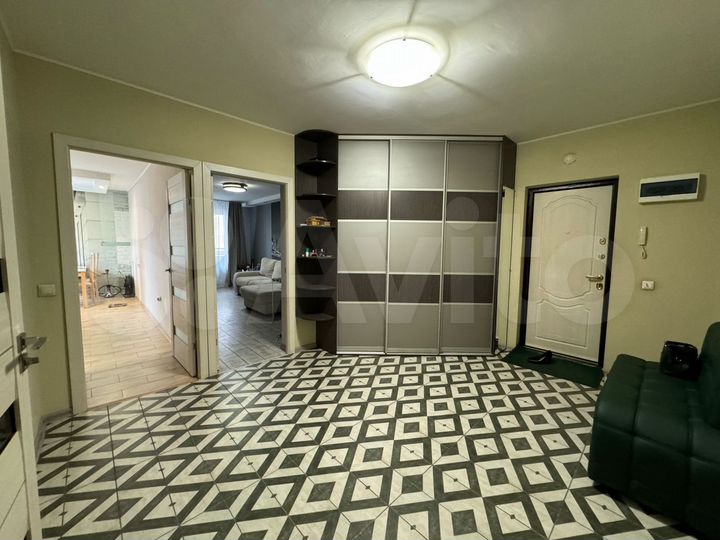 2-к. квартира, 72,1 м², 2/10 эт.