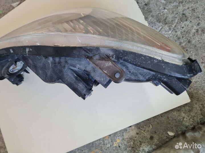 Фары Toyota Estima 2001