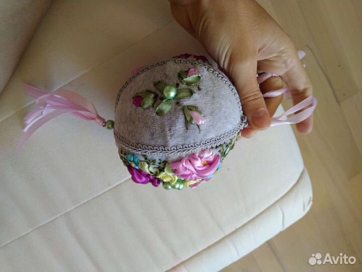 Новогодний шар вышивка лентами