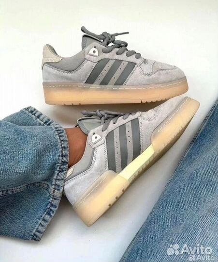 Кроссовки женские adidas