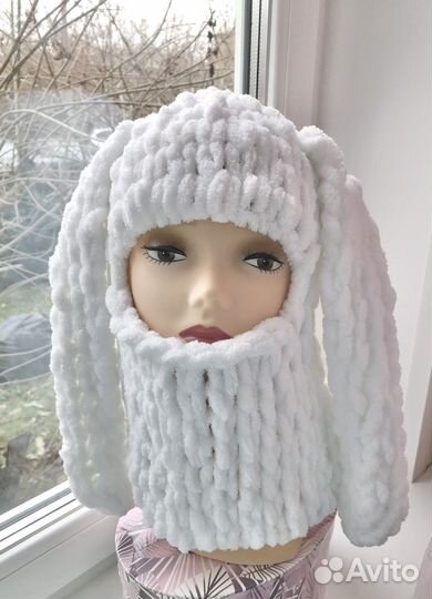 Белая плюшевая балаклава с длинными ушками