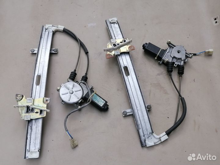 Стеклоподъемник передний Kia Sephia 1993-97