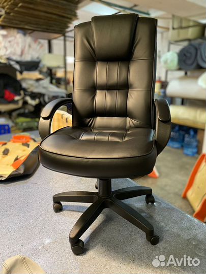 Офисное кресло
