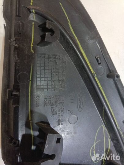 Накладка на зеркало правая, треугольник Ford Ed