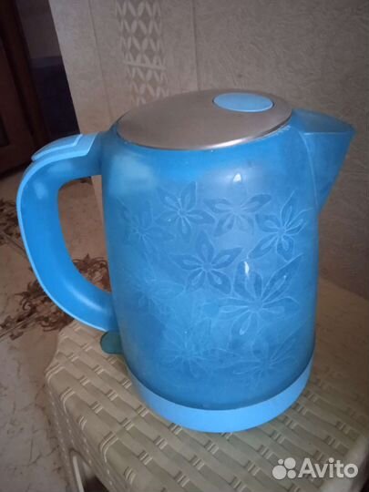 Электрочайники три штуки без базы на запчасти