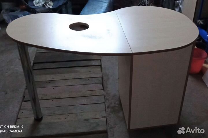 Маникюрный стол складной