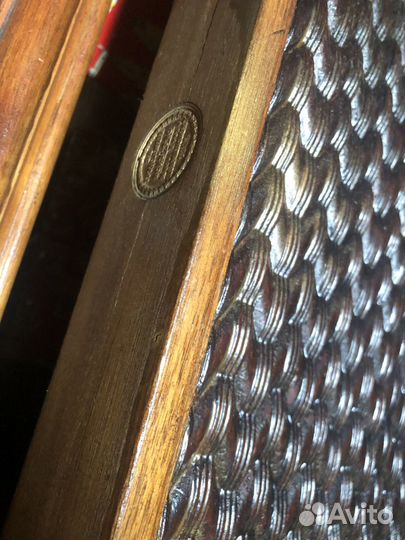 Комод 1865 года с медалями мастера