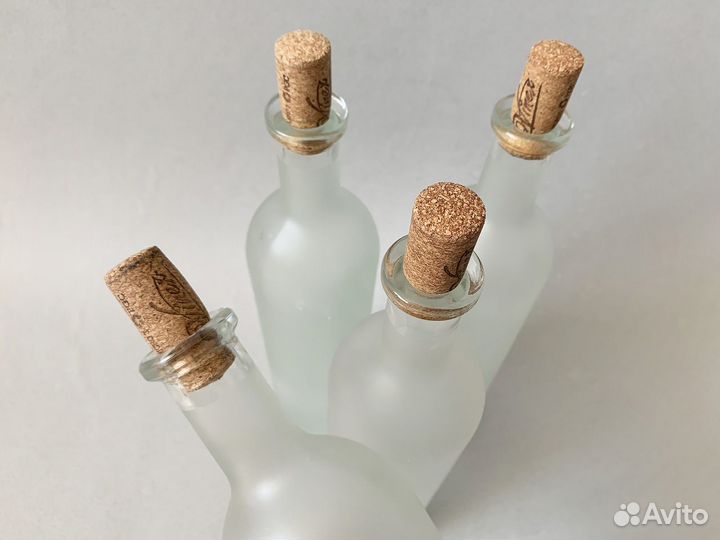 Стеклянные прозрачные винные бутылки для вина