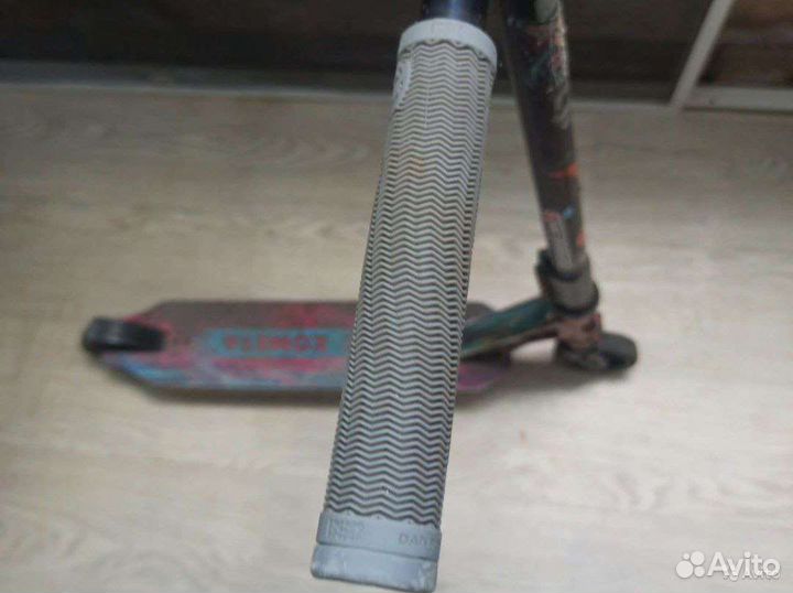 Трюковой самокат pixel